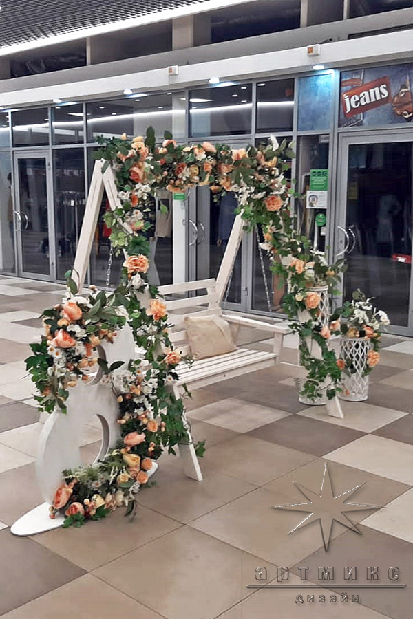 Фотозона Качели с цифрой на 8 марта