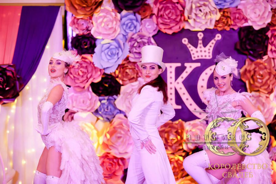 Временные декорации для выставки "Королевства свадеб" 2017 года