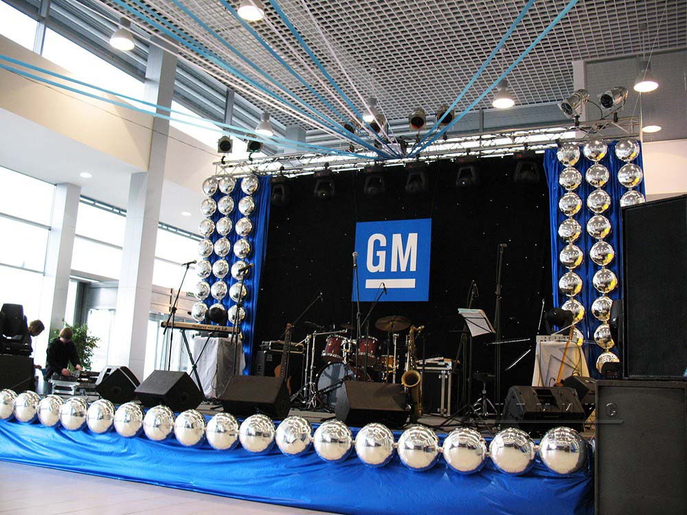 Оформление автосалона "GM"