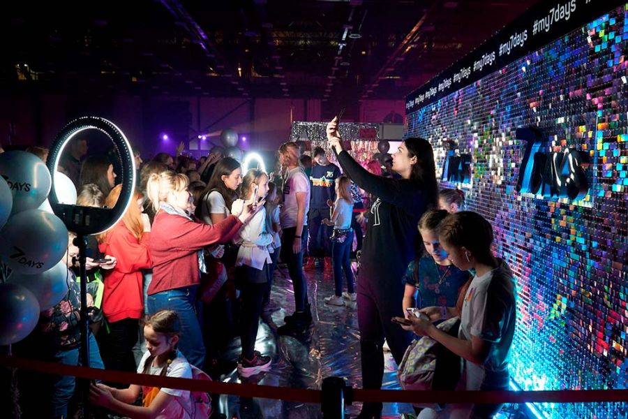 Фотозона на мероприятии "LIKEE_PARTY_2020" в Экспофоруме