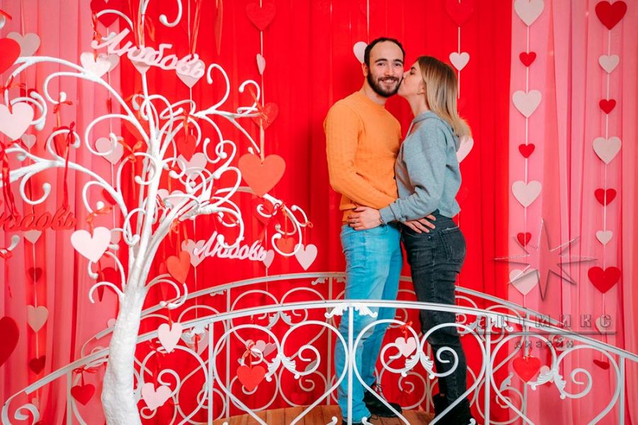 Фотозона "14 февраля — День Влюблённых" в ТРК Невский
