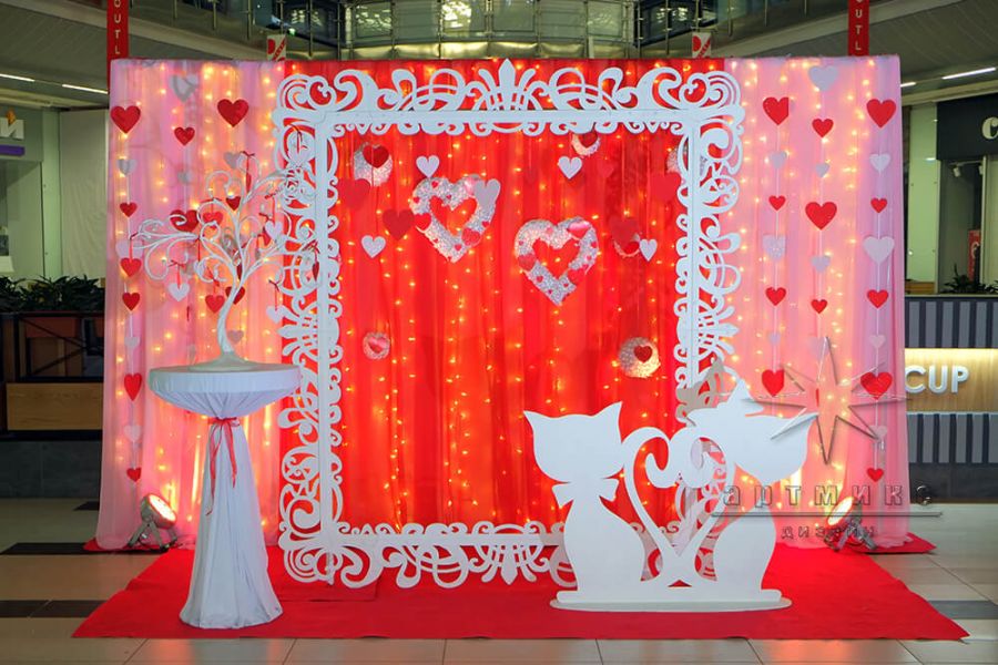 Фотозона "Love" на День Святого Валентина