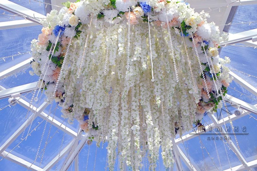 Люстра из цветов со светодиодной подсветкой