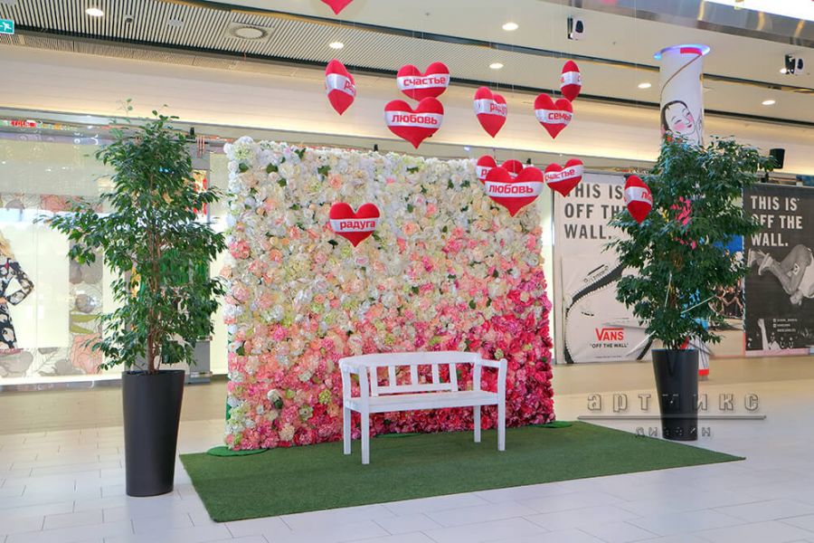 Фотозона Flower в торговом комплексе на день влюблённых