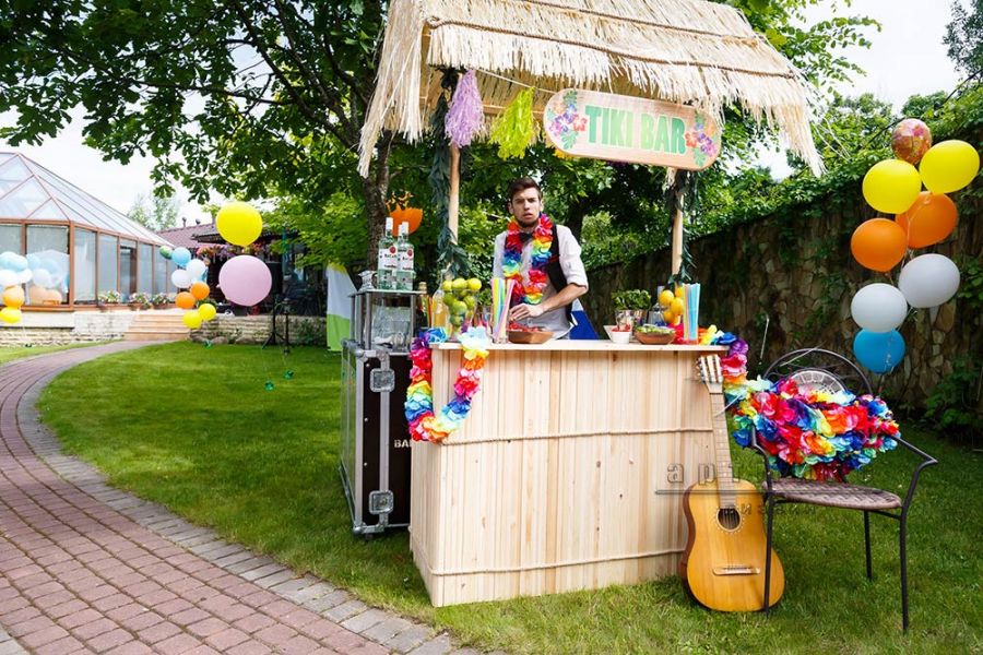 Фотозона в стиле гавайского бара - "Tiki Bar"