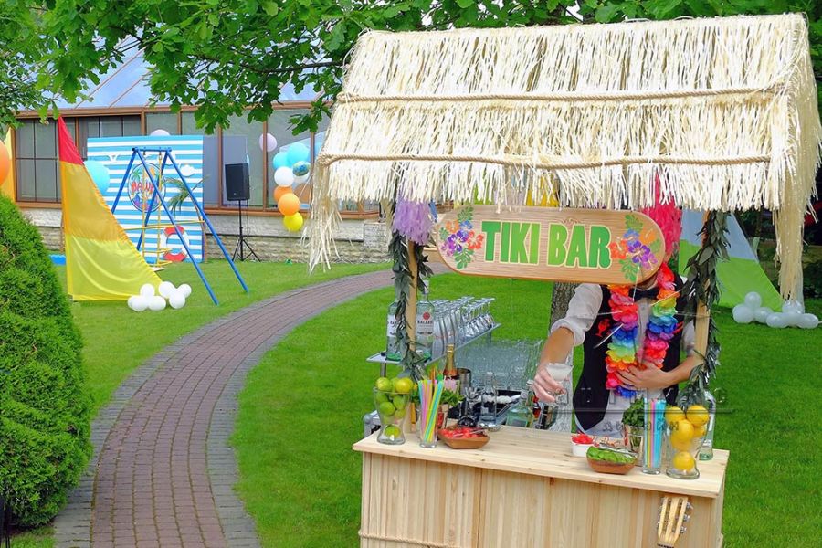 Фотозона в стиле гавайского бара - "Tiki Bar"