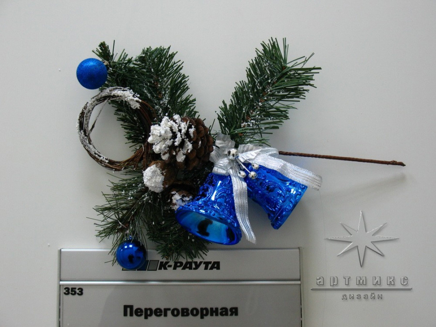 Новогодний декор в оформлении офиса