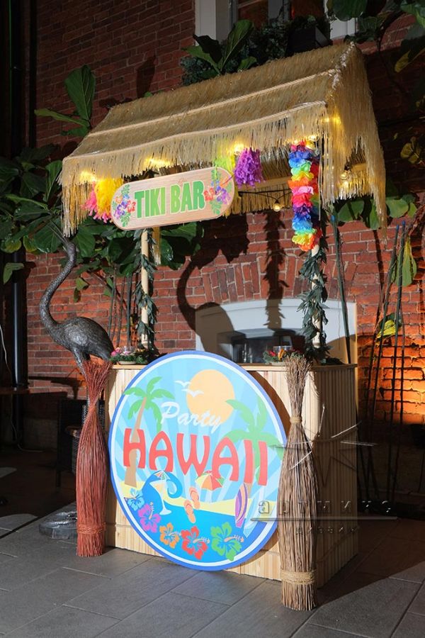 Фотозона в стиле гавайского бара - "Tiki Bar"