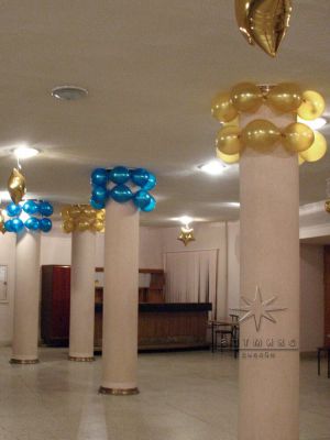 Логотип компании и панно из воздушных шаров