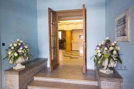 Оформление цветами главного входа