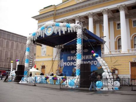 Оформление сцены на городском фестивале Мороженого